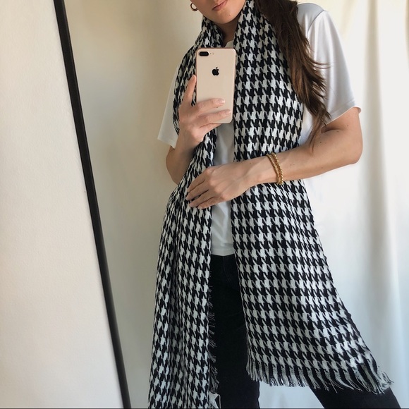 SOLD OUT — Houndstooth-Scarf - Picture 7 of 8